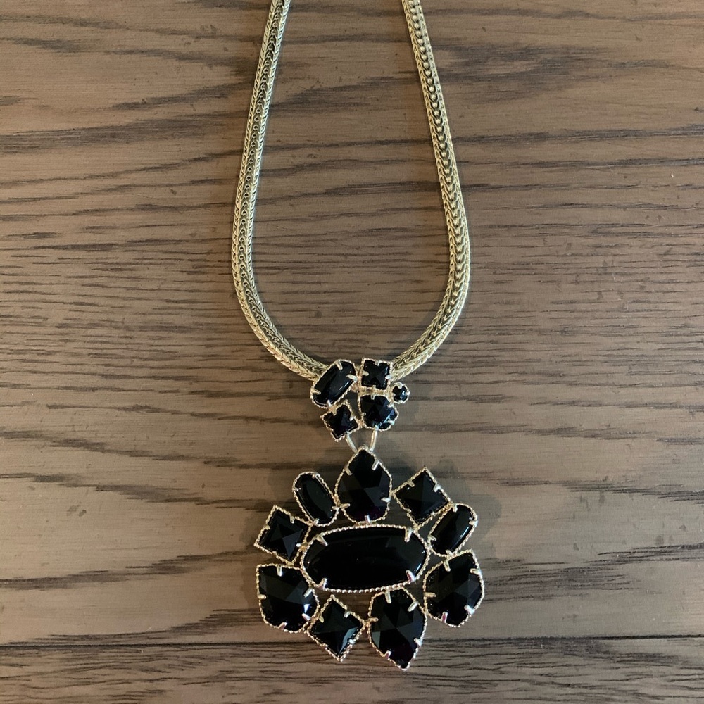 Kendra Scott necklace